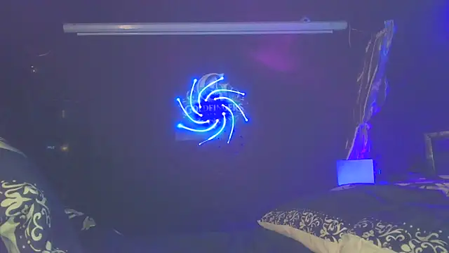 wank-over-ur-photo online show from February 12, 12:05 am