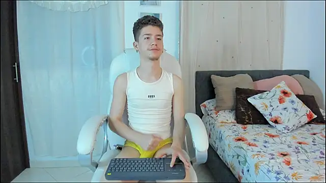 ThiagooJames online show from October 31, 3:30 am