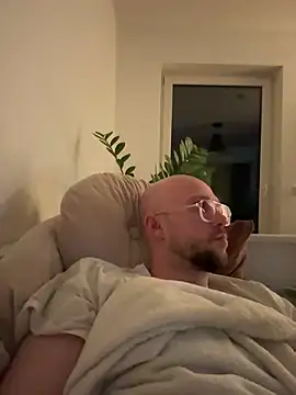 Mrlarox online show from March 23, 7:20 pm