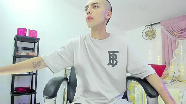 Snapshot of Dereck_Boy8 chatting on September 22, 8:08 pm Dereck Boy8 online show from September 22, 8:08 pm