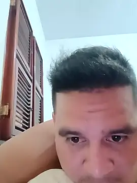 Snapshot of reguetones92 chatting on October 20, 6:34 pm reguetones92 online show from October 20, 6:34 pm