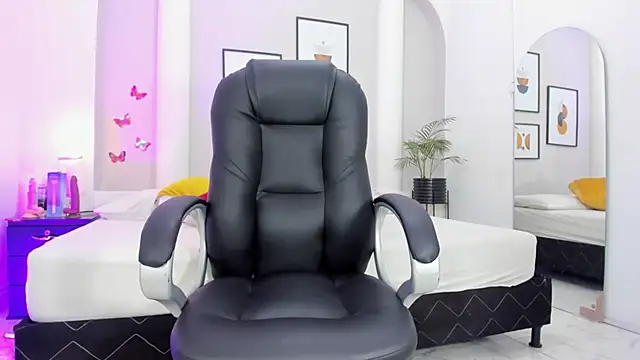 Ricky Owens1 online show from October 28, 8:55 pm