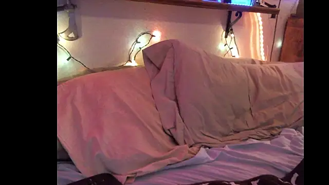 Pussyeat2please online show from November 9, 5:06 pm