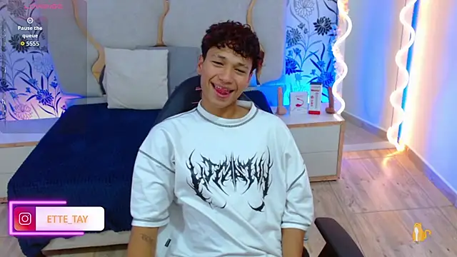 Snapshot of Ette_tay chatting on September 30, 3:23 am Ette tay online show from September 30, 3:23 am