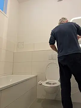 SexyLeon8 online show from May 7, 8:03 am