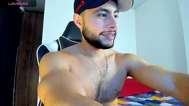 Snapshot of bryan_mugn chatting on October 4, 3:44 am bryan mugn online show from October 4, 3:44 am