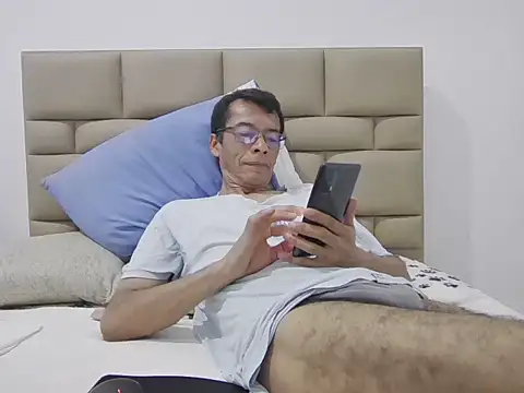 skinnylatino51 online show from September 15, 1:19 am