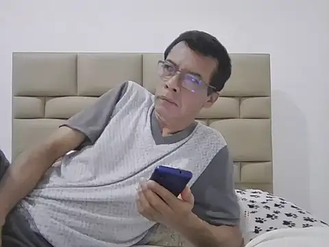 skinnylatino51 online show from February 19, 1:35 am