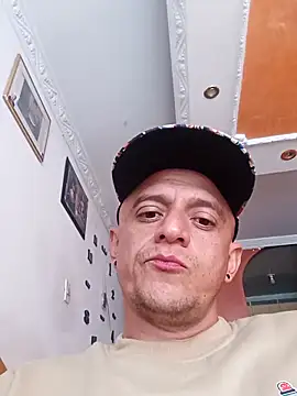 leon8013A online show from October 30, 4:19 pm