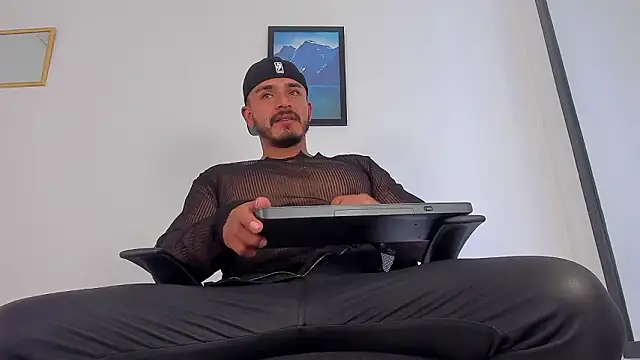 magnusclark online show from February 12, 6:25 pm