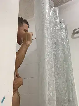 Michaell Spinelly online show from February 18, 8:50 pm