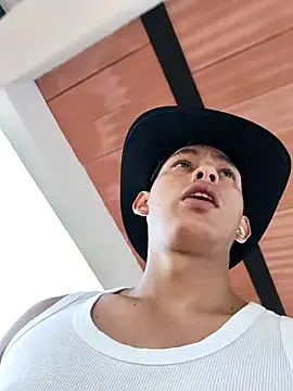 Hiroshi Shen online show from October 19, 12:30 pm