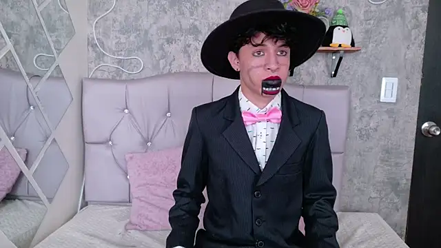 Axel  Evans online show from October 21, 1:14 pm