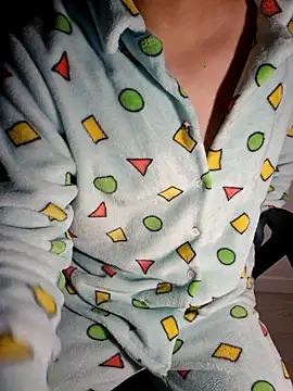 111owo111 online show from October 19, 4:32 pm