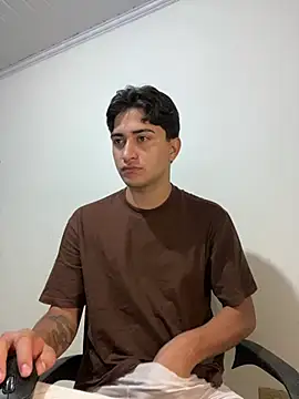 Tavinho067 online show from April 18, 4:36 am