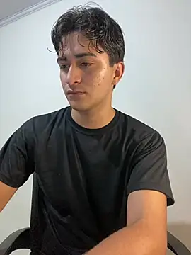 Tavinho067 online show from April 26, 12:30 am