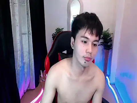 urasiantwink69 online show from September 28, 3:43 pm