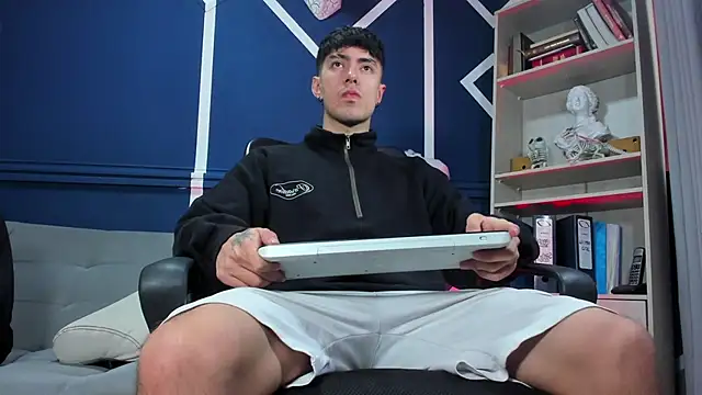 etham wolf  online show from November 18, 12:31 pm