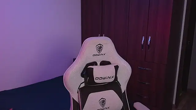 domsantiago  online show from October 4, 1:43 am