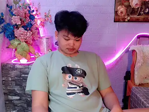 Reynelcock online show from May 29, 7:35 pm