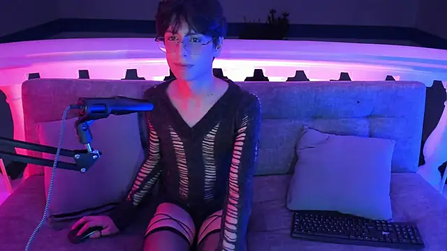 luixdust  online show from September 25, 5:50 am