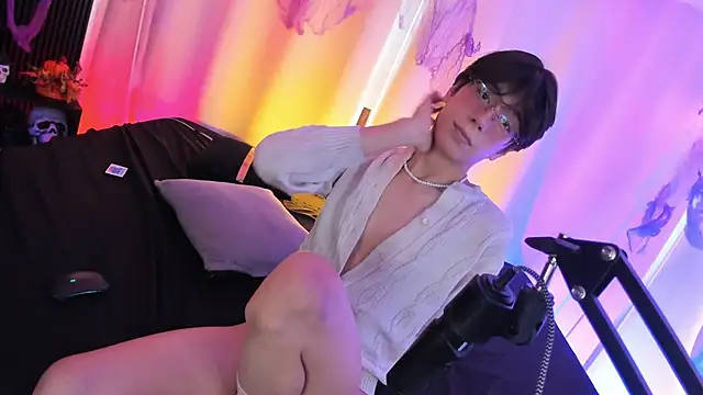 luixdust  online show from October 12, 1:05 pm