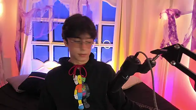 luixdust  online show from October 10, 6:07 am