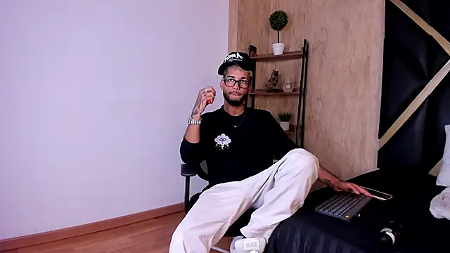 Thiagoferreti online show from September 26, 3:59 am