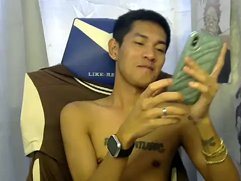 riks tyler online show from October 7, 3:32 am