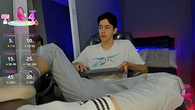 Snapshot of Jhon_snow22 chatting on September 13, 3:02 pm Jhon snow22 online show from September 13, 3:02 pm