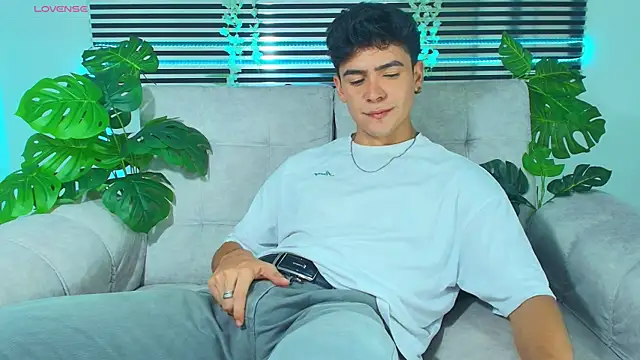 CamiiGuzmanX online show from April 8, 11:46 pm