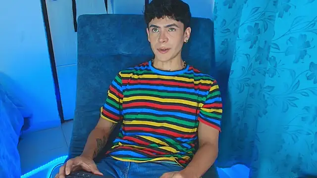 CamiiGuzmanX online show from June 22, 9:30 pm