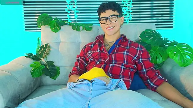 CamiiGuzmanX online show from May 29, 8:41 pm
