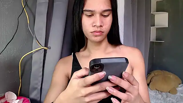 Snapshot of urseductivebarbie_xx chatting on October 4, 4:28 am urseductivebarbie xx online show from October 4, 4:28 am