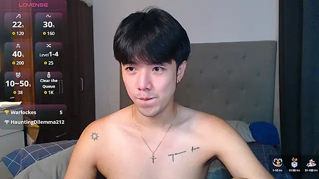 Snapshot of Addictiveboi chatting on October 10, 3:55 am Addictiveboi online show from October 10, 3:55 am