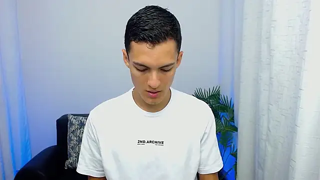 Snapshot of Matiius18 chatting on October 19, 2:31 pm Matiius18 online show from October 19, 2:31 pm