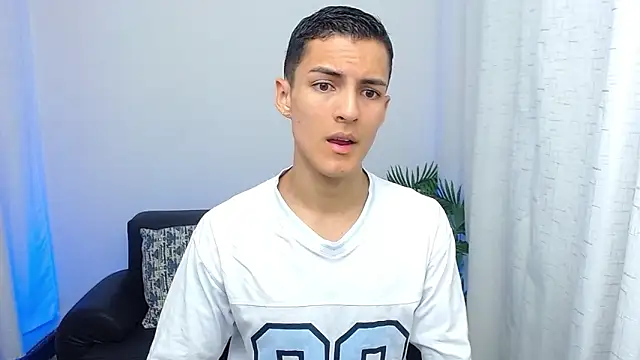 Snapshot of Matiius18 chatting on October 17, 1:48 pm Matiius18 online show from October 17, 1:48 pm