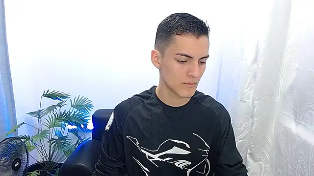 Snapshot of Matiius18 chatting on September 12, 2:06 pm Matiius18 online show from September 12, 2:06 pm