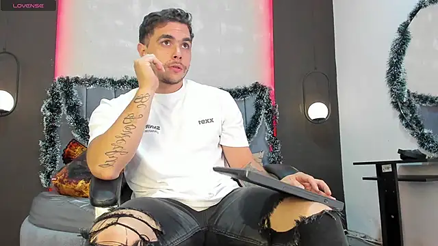 Liam walk  online show from December 4, 11:23 pm