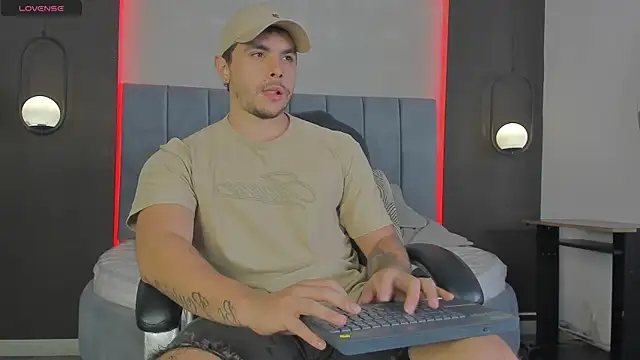 Liam walk  online show from March 7, 11:24 pm