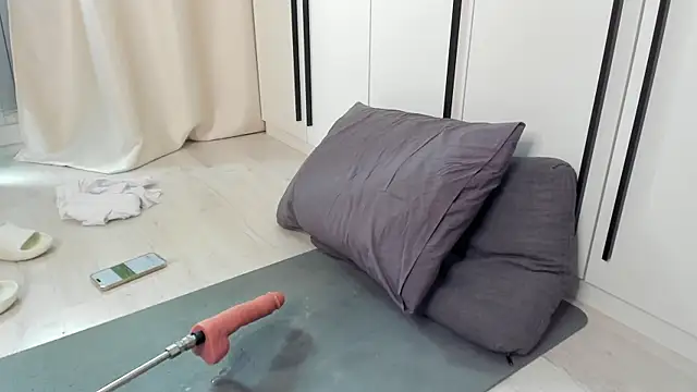 dreamon007007007 online show from September 12, 7:30 am