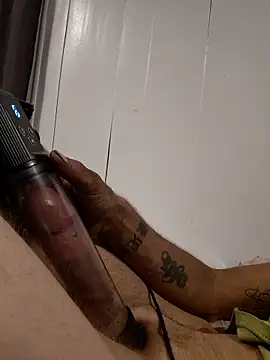 Hungwell1515 online show from April 7, 1:11 pm