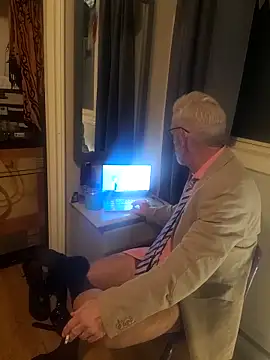 FoxnMouse online show from November 5, 2:24 am