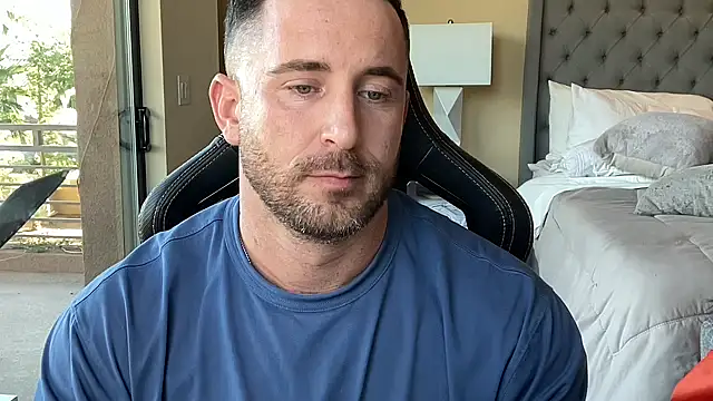 brettmycles28 online show from November 25, 9:50 pm