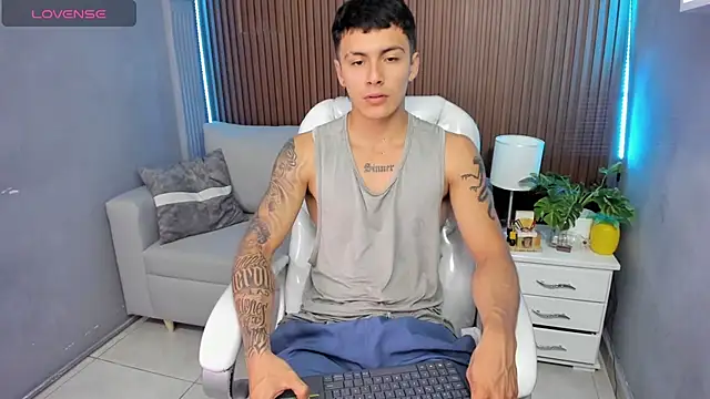 Leo santoro online show from November 27, 1:15 pm