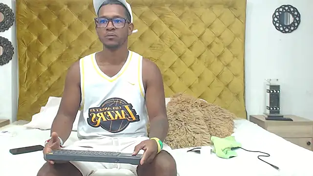 Snapshot of AndyCalifornia1 chatting on October 18, 3:28 pm AndyCalifornia1 online show from October 18, 3:28 pm