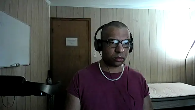 Snapshot of NaturalBeautyQueen chatting on October 3, 12:21 pm NaturalBeautyQueen online show from October 3, 12:21 pm