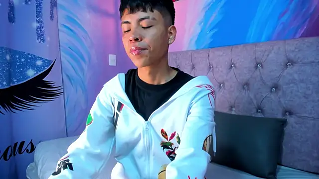 MaxiWildd online show from February 10, 1:27 pm