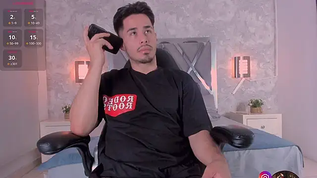 Snapshot of loghan_fox chatting on September 9, 3:17 am loghan fox online show from September 9, 3:17 am