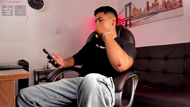  Juanes online show from November 24, 8:10 pm